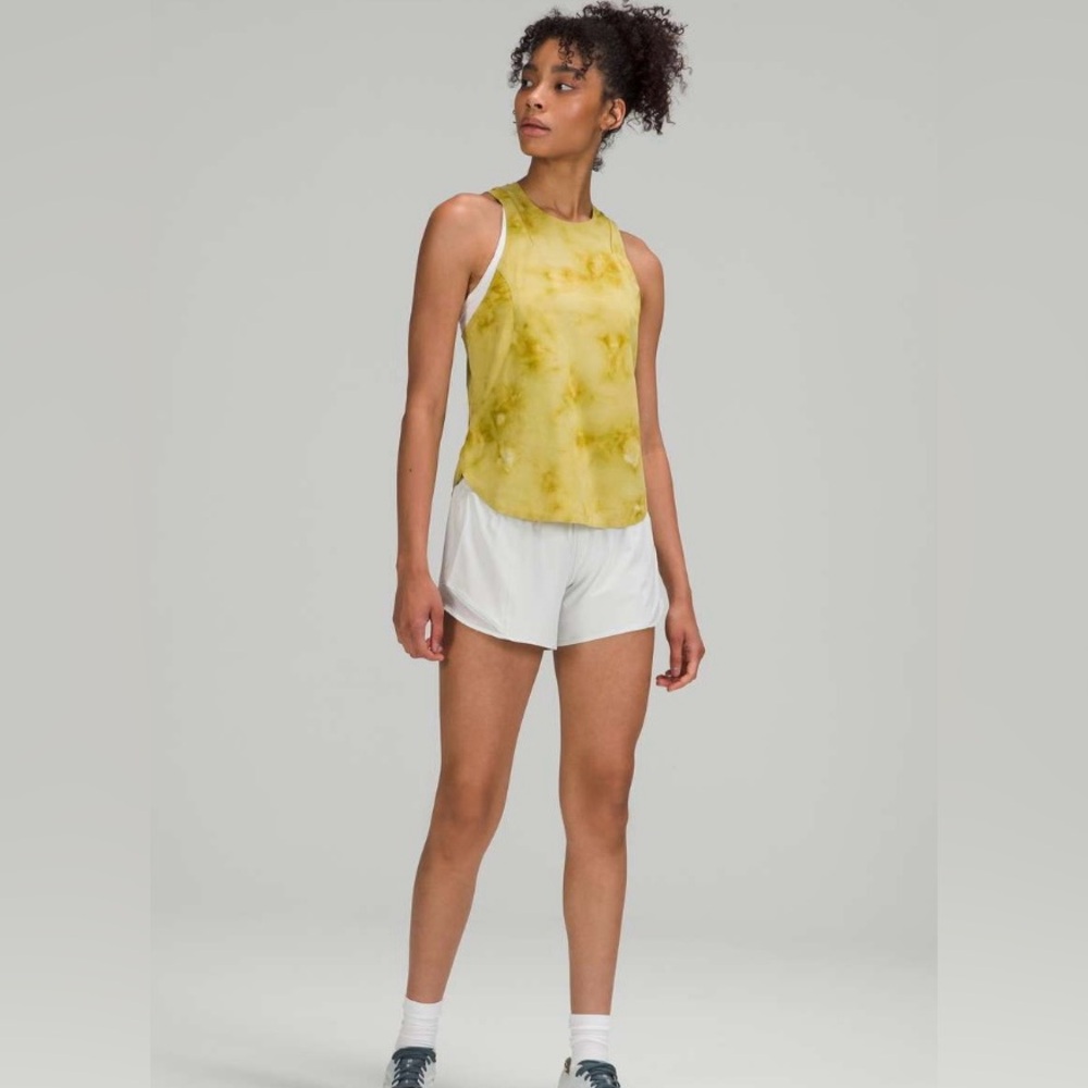 Lululemon Hotty Hot Low Rise Short 4" size 4